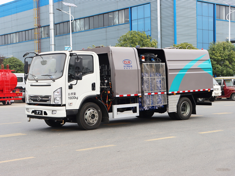 CL5120GQXBEV型纯电动护栏清洗车